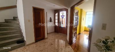 Casa de 4 alcobas en venta en Bella Suiza, Bogotá, 250 m² · foto 3 de 20