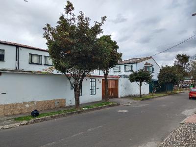 Casa en venta en Las Villas, Bogotá · foto 2 de 15