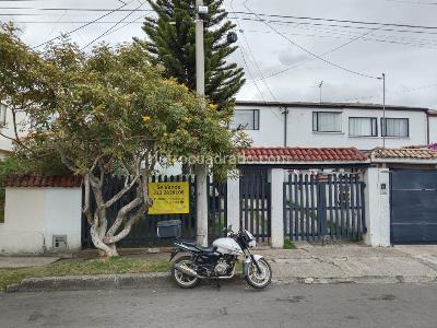Casa en venta en Las Villas, Bogotá · foto 3 de 15