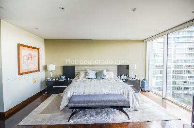 Apartamento de 3 alcobas en venta en Los Rosales, Bogotá, 363 m² · foto 2 de 17