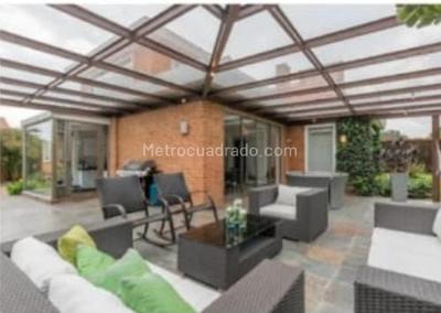 Casa de 4 alcobas en venta en Conjunto San Simon, Bogotá, 450 m² · foto 5 de 10