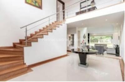 Casa de 4 alcobas en venta en Conjunto San Simon, Bogotá, 450 m² · foto 8 de 10