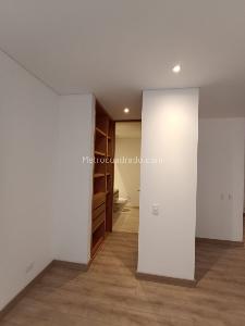 Apartamento de 1 alcoba en venta en El Refugio, Bogotá, 48 m² · foto 6 de 8