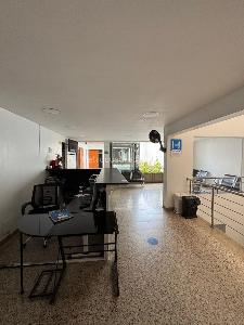 Casa de 5 alcobas en venta en Cabecera Del Llano, Bucaramanga, 400 m² · foto 3 de 11