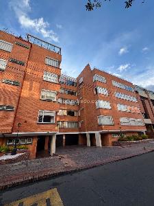 Apartamento de 3 alcobas en venta en Santa Barbara Central, Bogotá, 118 m² · foto 2 de 12
