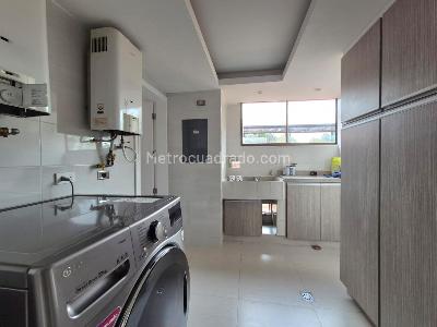 Apartamento de 3 alcobas en venta en La Carolina, Bogotá, 191 m² · foto 13 de 14