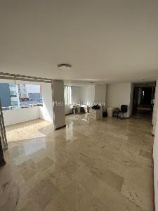 Apartamento de 3 alcobas en venta en Sotomayor, Bucaramanga, 136 m² · foto 2 de 17