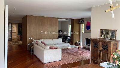 Apartamento de 4 alcobas en venta en Cerros De Santa Barbara, Bogotá, 283 m² · foto 2 de 8