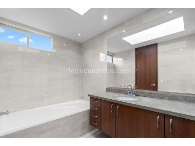 Casa de 3 alcobas en venta en Colina Gratamira, Bogotá, 256 m² · foto 12 de 14