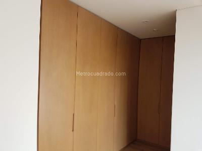 Apartamento de 2 alcobas en venta en Chico San Patricio, Bogotá, 85 m² · foto 3 de 8