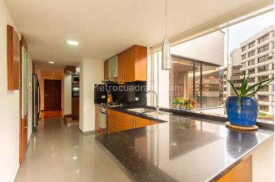 Apartamento de 4 alcobas en venta en Santa Barbara1, Bogotá, 200 m² · foto 14 de 20