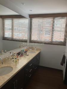 Apartamento de 3 alcobas en venta en Los Rosales, Bogotá, 255 m² · foto 12 de 12