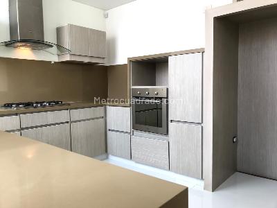 Apartamento de 3 alcobas en arriendo en Country La Calleja, Bogotá, 172 m² · foto 3 de 15