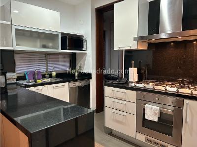 Apartamento de 2 alcobas en venta en Los Rosales, Bogotá, 126 m² · foto 13 de 20