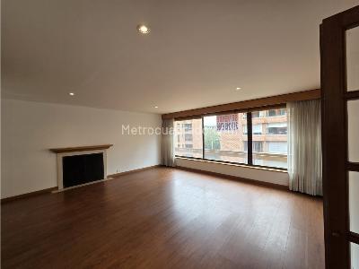 Apartamento de 3 alcobas en venta en Los Rosales, Bogotá, 199 m² · foto 2 de 20