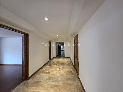 Apartamento de 3 alcobas en venta en Los Rosales, Bogotá, 199 m² · foto 6 de 20
