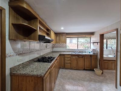 Apartamento de 3 alcobas en venta en Los Rosales, Bogotá, 199 m² · foto 7 de 20