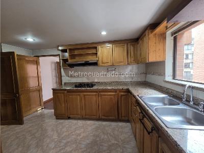 Apartamento de 3 alcobas en venta en Los Rosales, Bogotá, 199 m² · foto 8 de 20