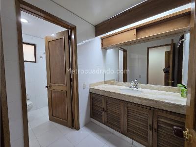 Apartamento de 3 alcobas en venta en Los Rosales, Bogotá, 199 m² · foto 13 de 20