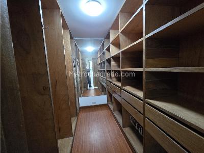 Apartamento de 3 alcobas en venta en Los Rosales, Bogotá, 199 m² · foto 15 de 20