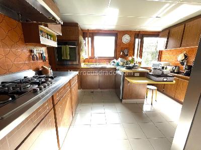 Apartamento de 3 alcobas en venta en Los Rosales, Bogotá, 257 m² · foto 8 de 17