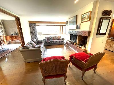 Apartamento de 3 alcobas en venta en Los Rosales, Bogotá, 257 m² · foto 3 de 17