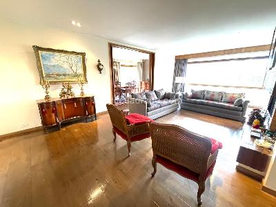Apartamento de 3 alcobas en venta en Los Rosales, Bogotá, 257 m² · foto 5 de 17
