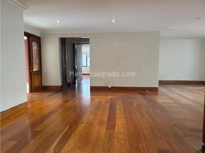 Apartamento de 3 alcobas en venta en El Nogal, Bogotá, 247 m² · foto 2 de 12