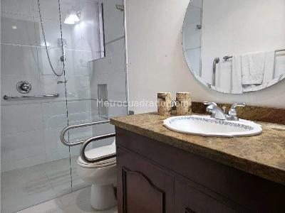 Apartamento de 3 alcobas en venta en El Nogal, Bogotá, 247 m² · foto 9 de 12