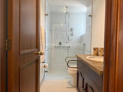 Apartamento de 3 alcobas en venta en El Nogal, Bogotá, 247 m² · foto 11 de 12