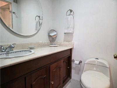 Apartamento de 3 alcobas en venta en El Nogal, Bogotá, 247 m² · foto 12 de 12