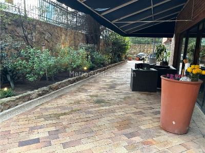 Apartamento de 4 alcobas en venta en Los Rosales, Bogotá, 240 m² · foto 2 de 20