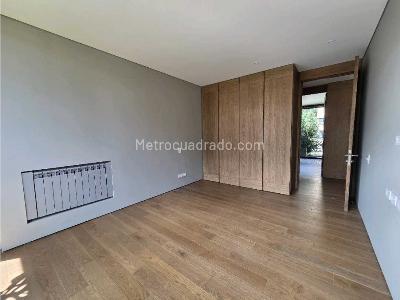 Apartamento de 2 alcobas en venta en Los Rosales, Bogotá, 212 m² · foto 16 de 17