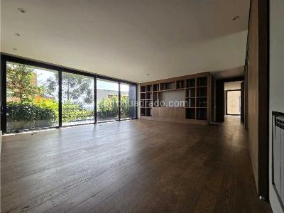 Apartamento de 2 alcobas en venta en Los Rosales, Bogotá, 212 m² · foto 2 de 17