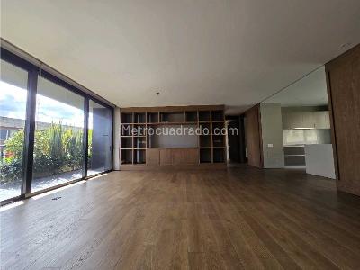 Apartamento de 2 alcobas en venta en Los Rosales, Bogotá, 212 m² · foto 3 de 17