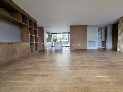 Apartamento de 2 alcobas en venta en Los Rosales, Bogotá, 212 m² · foto 4 de 17