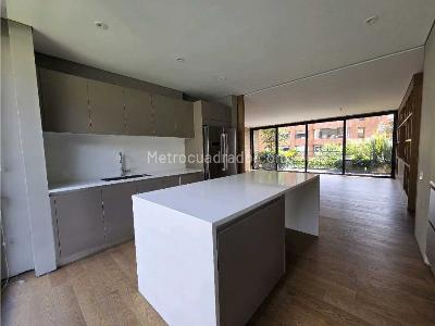 Apartamento de 2 alcobas en venta en Los Rosales, Bogotá, 212 m² · foto 6 de 17