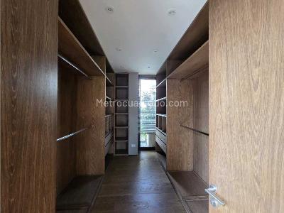 Apartamento de 2 alcobas en venta en Los Rosales, Bogotá, 212 m² · foto 14 de 17