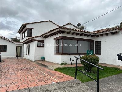 Casa de 5 alcobas en venta en San Jose De Bavaria, Bogotá, 910 m² · foto 2 de 20