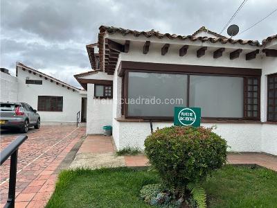 Casa de 5 alcobas en venta en San Jose De Bavaria, Bogotá, 910 m² · foto 3 de 20