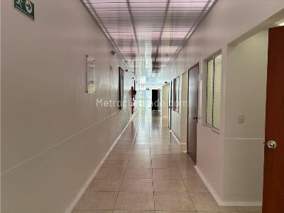 Casa de 5 alcobas en venta en San Jose De Bavaria, Bogotá, 910 m² · foto 9 de 20
