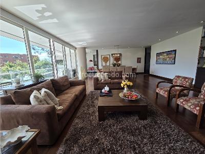 Apartamento de 3 alcobas en venta en Los Rosales, Bogotá, 277 m² · foto 2 de 17