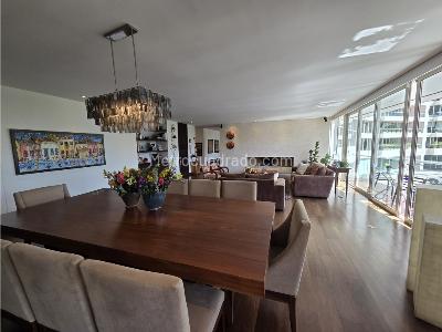 Apartamento de 3 alcobas en venta en Los Rosales, Bogotá, 277 m² · foto 3 de 17