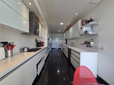 Apartamento de 3 alcobas en venta en Los Rosales, Bogotá, 277 m² · foto 5 de 17