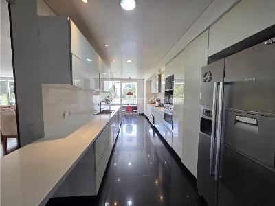 Apartamento de 3 alcobas en venta en Los Rosales, Bogotá, 277 m² · foto 6 de 17