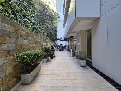 Apartamento de 3 alcobas en venta en Los Rosales, Bogotá, 277 m² · foto 12 de 17