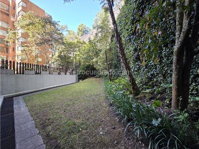 Apartamento de 3 alcobas en venta en Los Rosales, Bogotá, 277 m² · foto 13 de 17