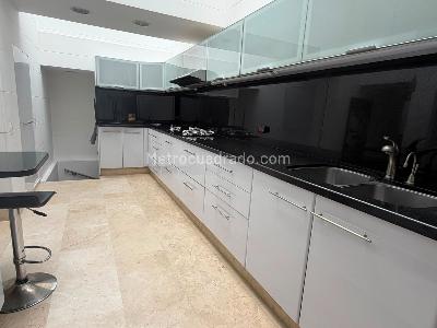 Apartamento de 4 alcobas en arriendo en Chico, Bogotá, 355 m² · foto 8 de 19