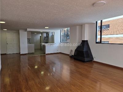 Apartamento de 3 alcobas en venta en Quinta Camacho, Bogotá, 157 m² · foto 2 de 11