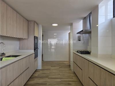 Apartamento de 3 alcobas en venta en Quinta Camacho, Bogotá, 157 m² · foto 3 de 11